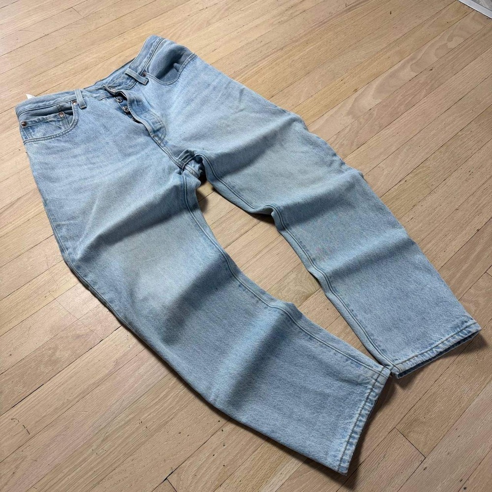 Levis 501 Light Wash Straight Leg Button Fly Denim Jeans Relaxed Fit
